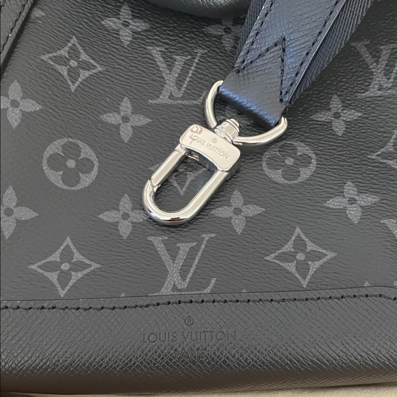Louis Vuitton Duo Slingbag - Picture 6 of 13